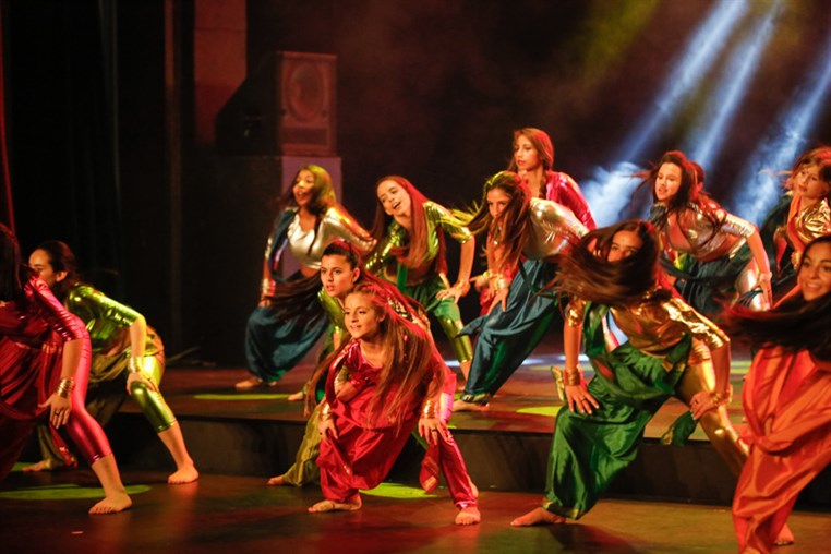 Tribe Dance Hold Your Dream 